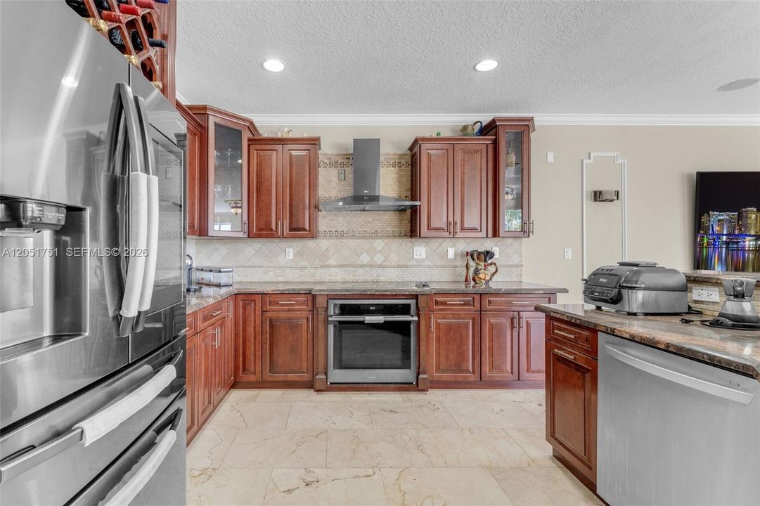 For Sale: $999,999 (5 beds, 4 baths, 2916 Square Feet)