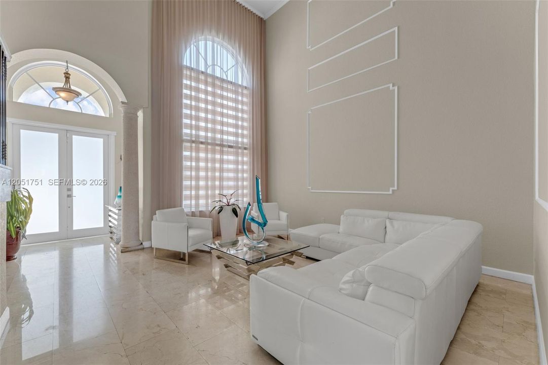 For Sale: $999,999 (5 beds, 4 baths, 2916 Square Feet)
