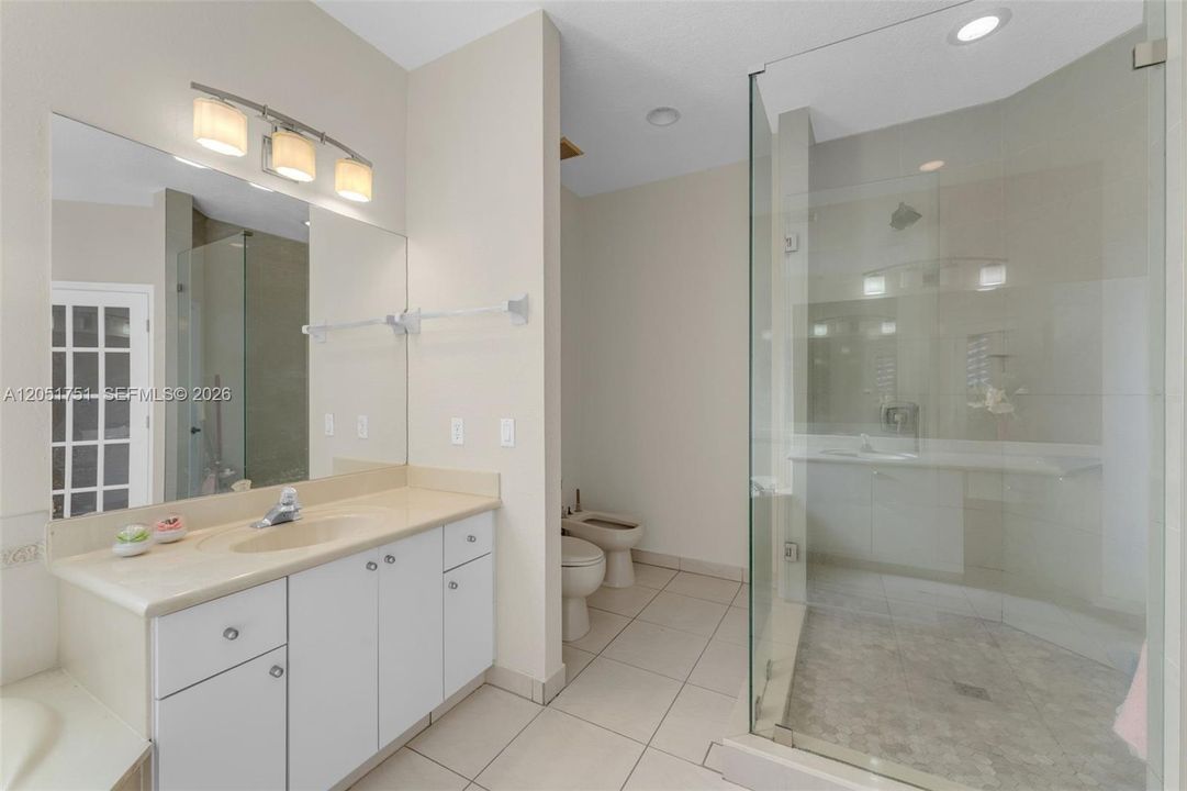 For Sale: $999,999 (5 beds, 4 baths, 2916 Square Feet)