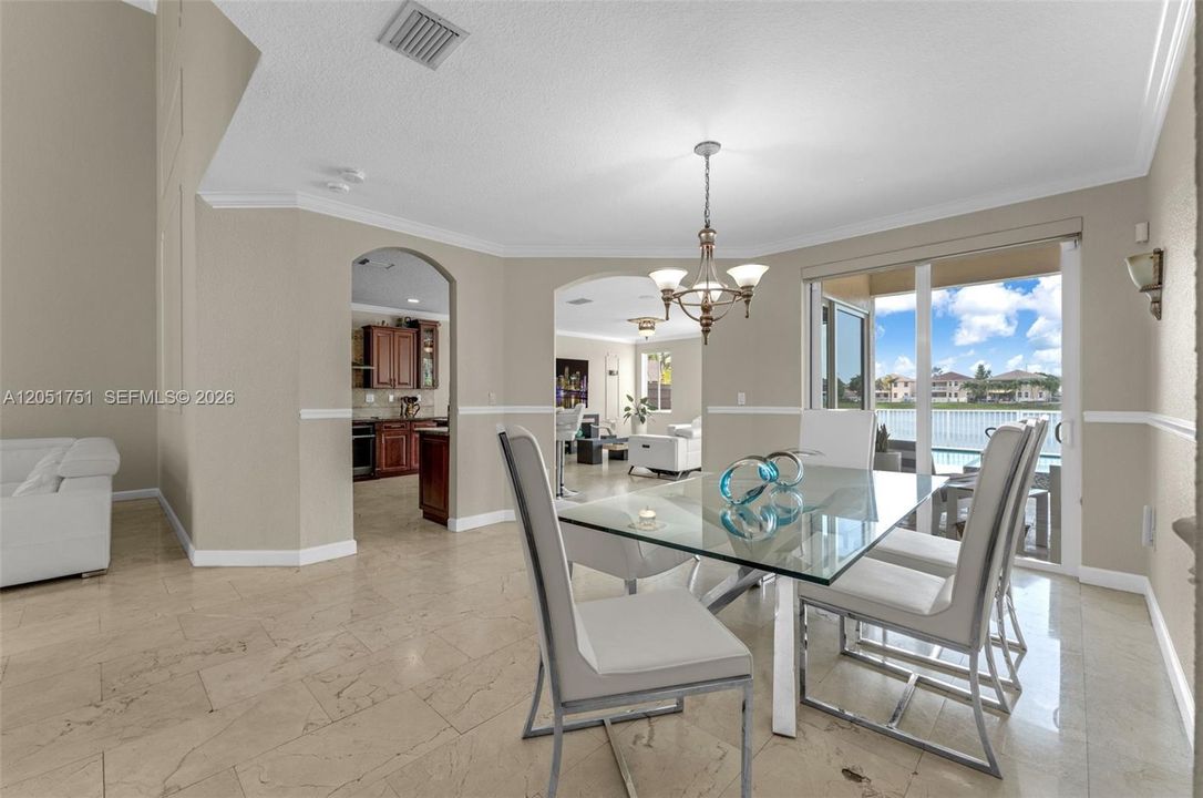 For Sale: $999,999 (5 beds, 4 baths, 2916 Square Feet)