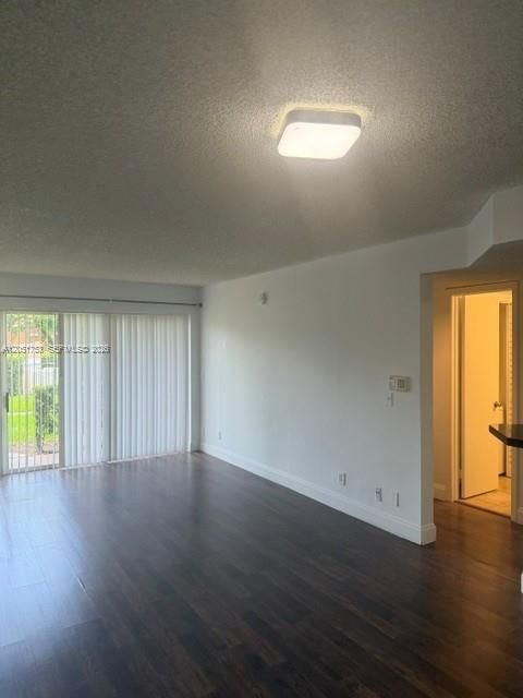 For Rent: $1,700 (1 beds, 1 baths, 733 Square Feet)