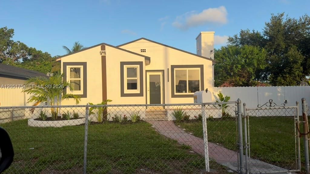 For Sale: $539,000 (3 beds, 2 baths, 1033 Square Feet)