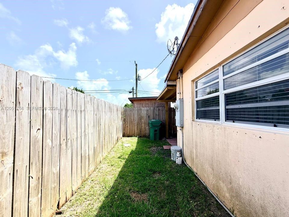 For Rent: $1,299 (1 beds, 1 baths, 2094 Square Feet)