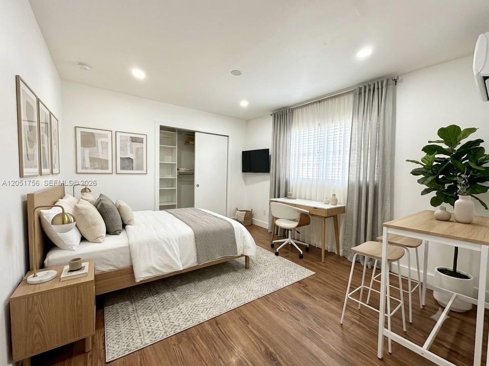 For Rent: $1,299 (1 beds, 1 baths, 2094 Square Feet)