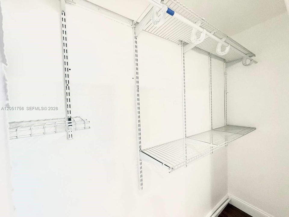 For Rent: $1,299 (1 beds, 1 baths, 2094 Square Feet)