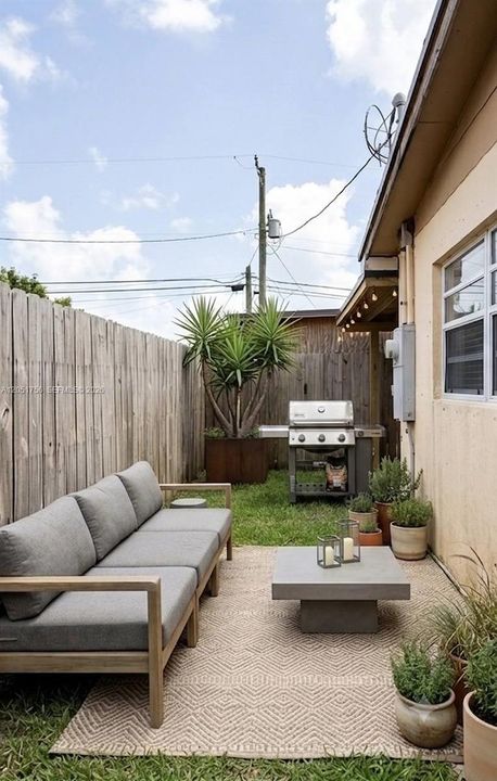 For Rent: $1,299 (1 beds, 1 baths, 2094 Square Feet)