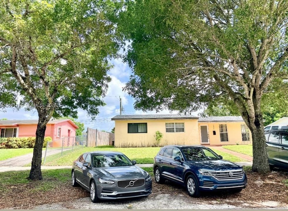 For Rent: $1,299 (1 beds, 1 baths, 2094 Square Feet)