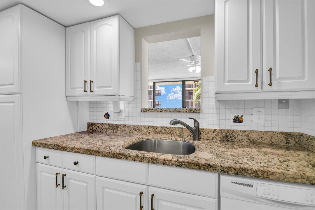 899 Jeffery St 301 Kitchen 4