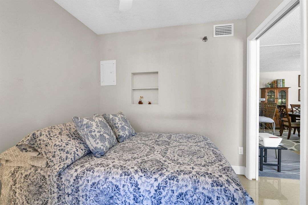 899 Jeffery St 301 third BR 2