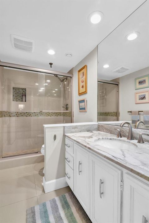 899 Jeffery St 301 primary BR bath 2