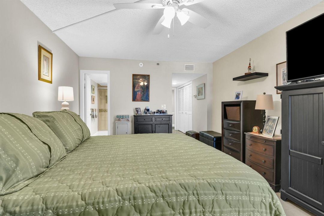 899 Jeffery St 301 primary BR 5