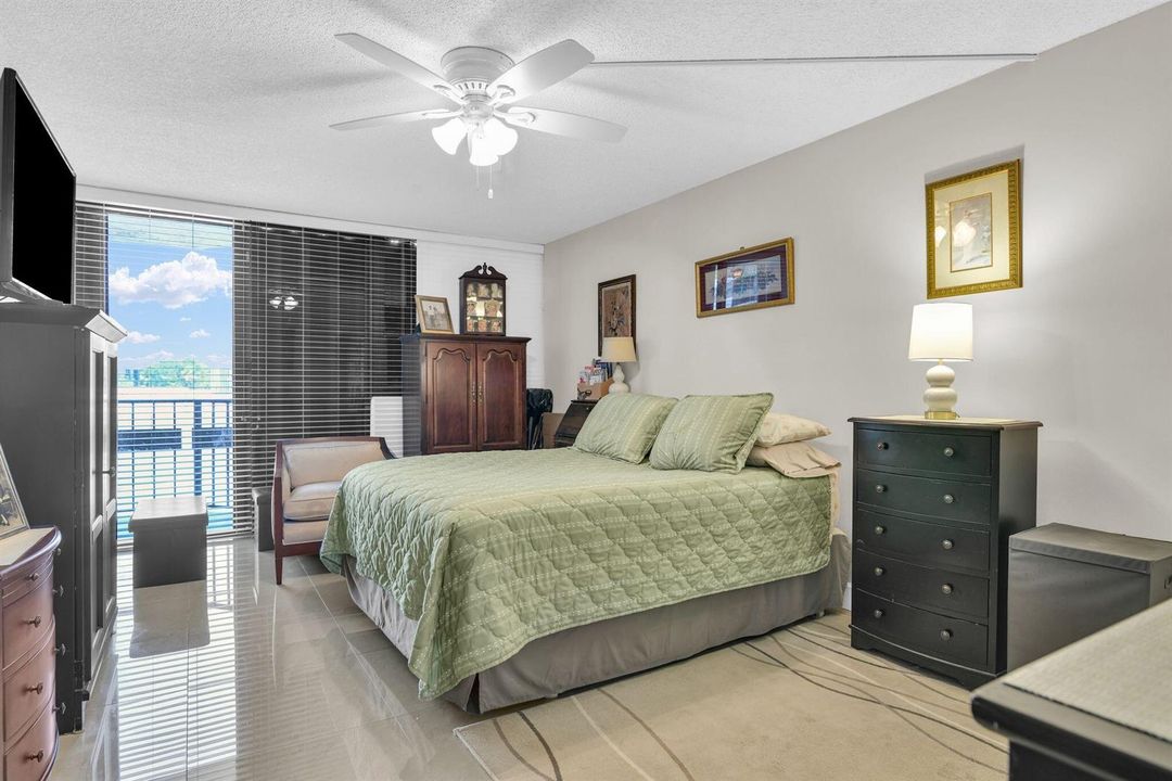 899 Jeffery St 301 primary BR