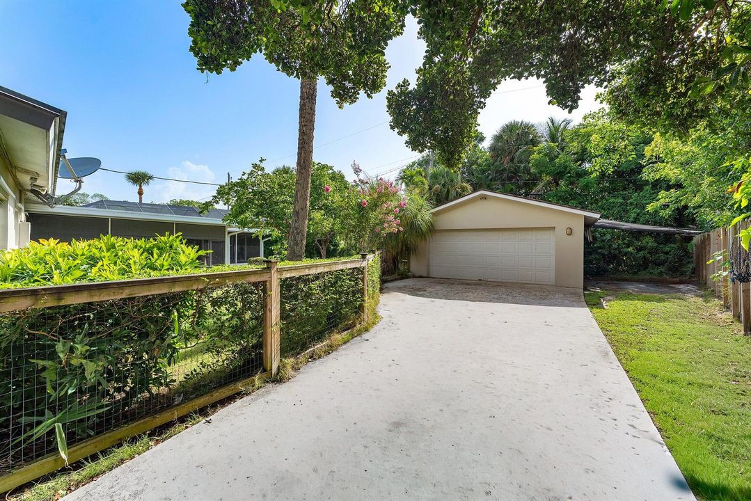 2 Car Detached Garage / Workshop