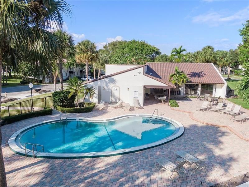 Sunflower Club House and pool