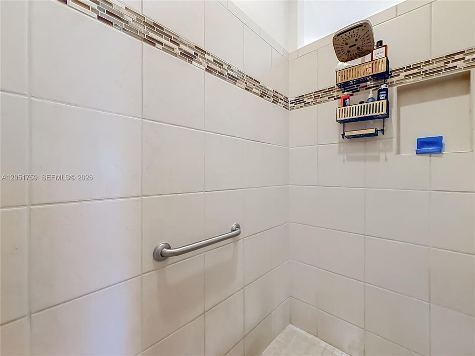 Activo con contrato: $449,000 (3 camas, 2 baños, 1939 Pies cuadrados)