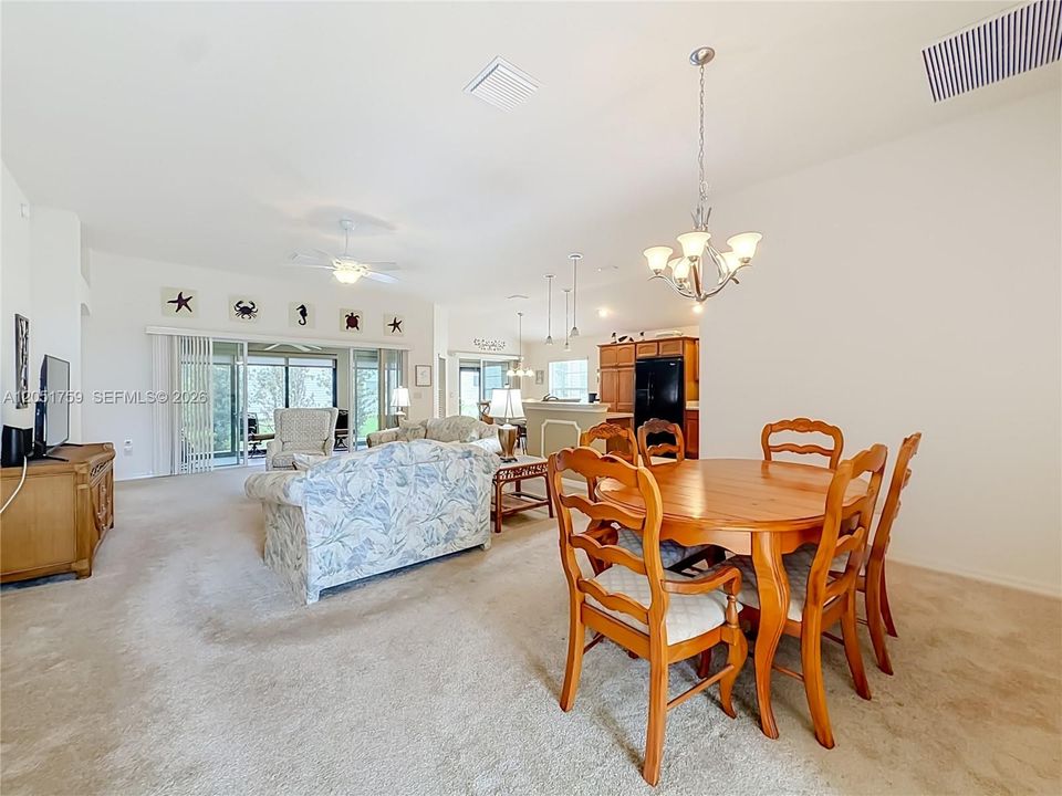 Activo con contrato: $449,000 (3 camas, 2 baños, 1939 Pies cuadrados)