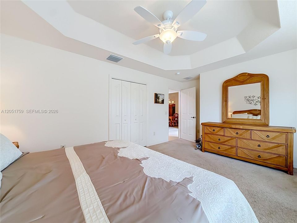Activo con contrato: $449,000 (3 camas, 2 baños, 1939 Pies cuadrados)