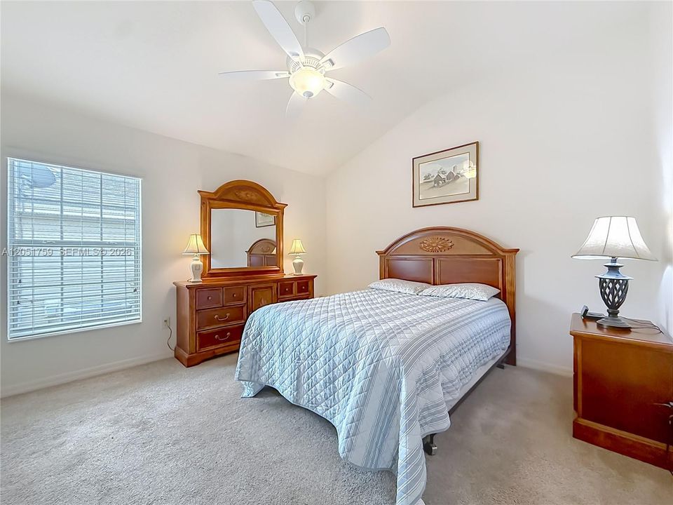 Activo con contrato: $449,000 (3 camas, 2 baños, 1939 Pies cuadrados)