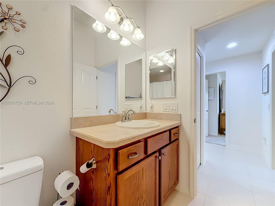 Activo con contrato: $449,000 (3 camas, 2 baños, 1939 Pies cuadrados)