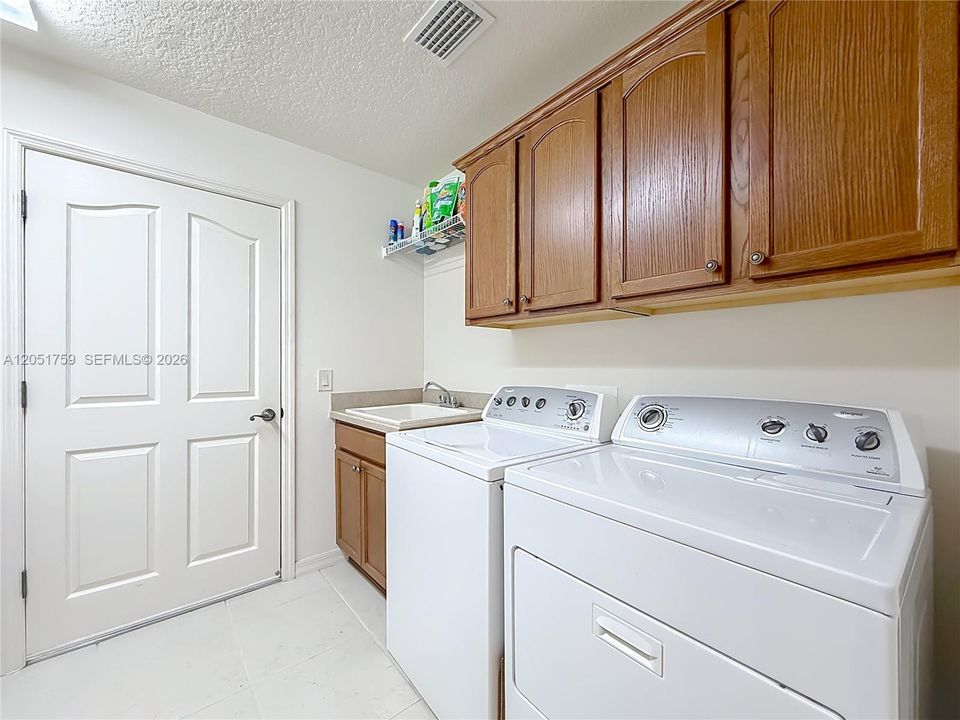 Activo con contrato: $449,000 (3 camas, 2 baños, 1939 Pies cuadrados)