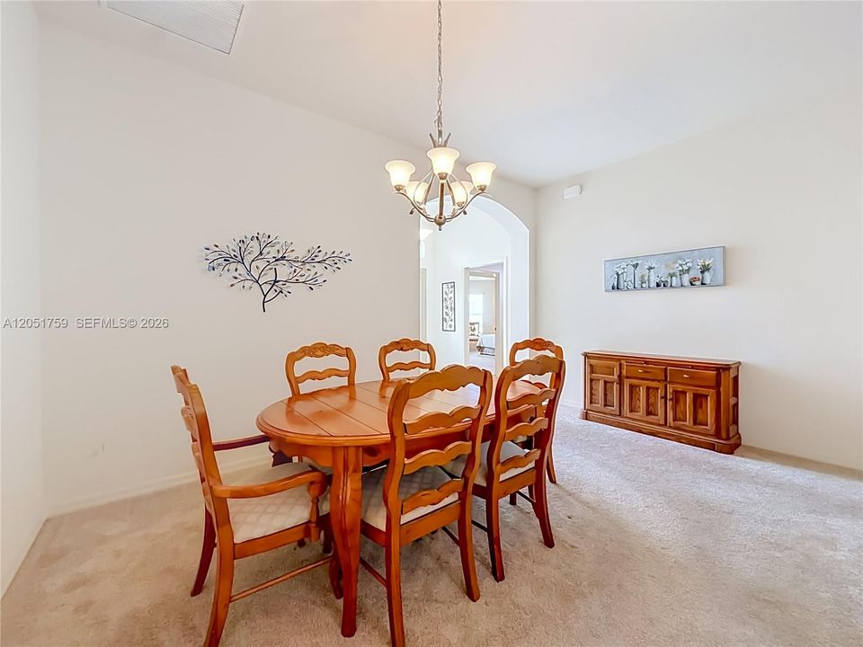 Activo con contrato: $449,000 (3 camas, 2 baños, 1939 Pies cuadrados)