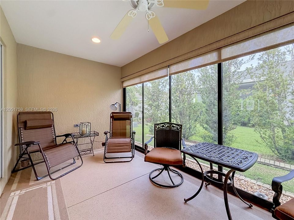 Activo con contrato: $449,000 (3 camas, 2 baños, 1939 Pies cuadrados)