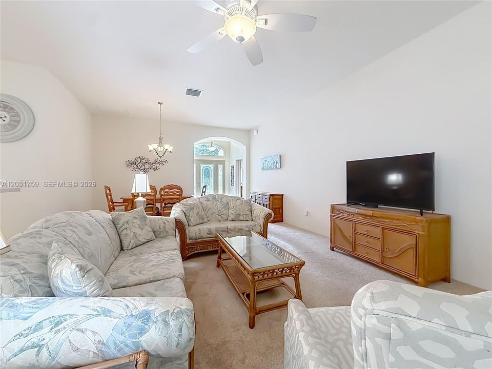 Activo con contrato: $449,000 (3 camas, 2 baños, 1939 Pies cuadrados)
