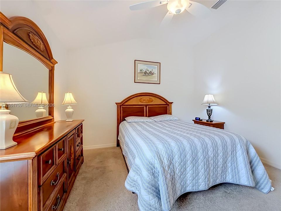 Activo con contrato: $449,000 (3 camas, 2 baños, 1939 Pies cuadrados)