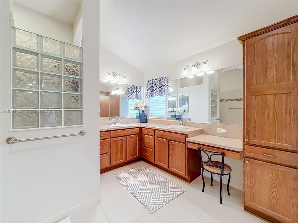 Activo con contrato: $449,000 (3 camas, 2 baños, 1939 Pies cuadrados)