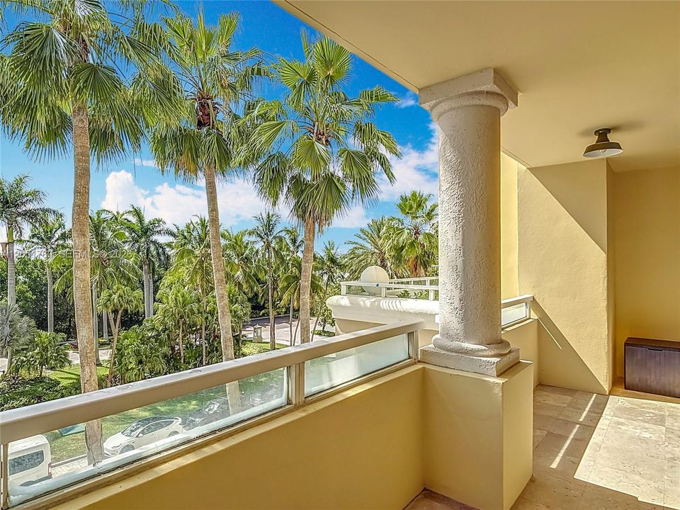 For Sale: $2,520,000 (2 beds, 2 baths, 1760 Square Feet)