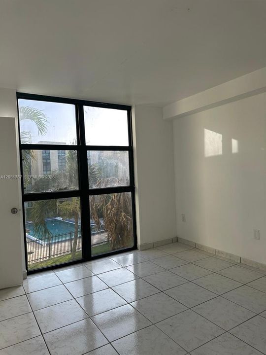 For Rent: $2,200 (2 beds, 2 baths, 898 Square Feet)