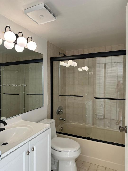 For Rent: $2,200 (2 beds, 2 baths, 898 Square Feet)