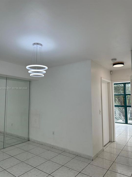 For Rent: $2,200 (2 beds, 2 baths, 898 Square Feet)