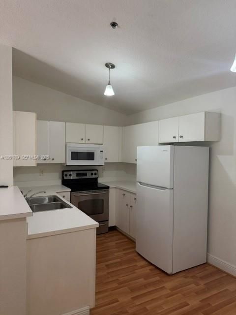 В аренду: $1,700 (1 спален, 1 ванн, 846 Квадратных фут)