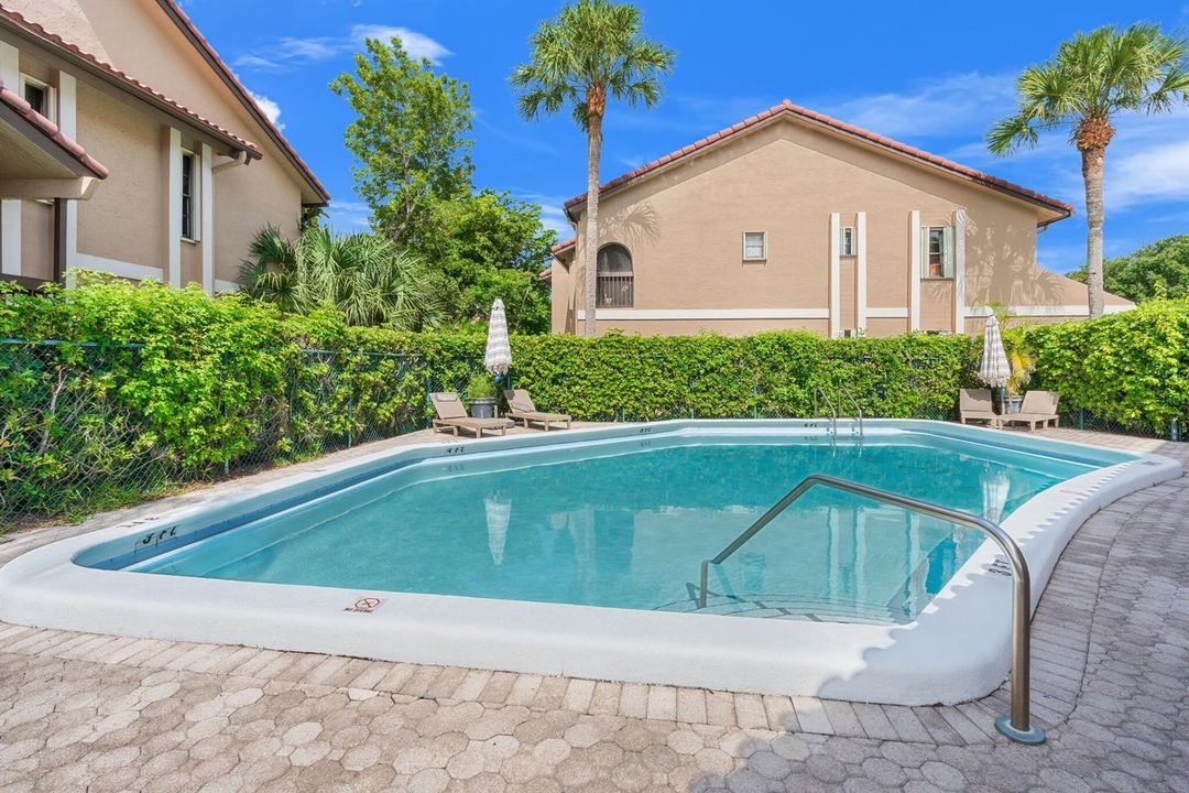 22075 las brisas 306 pool