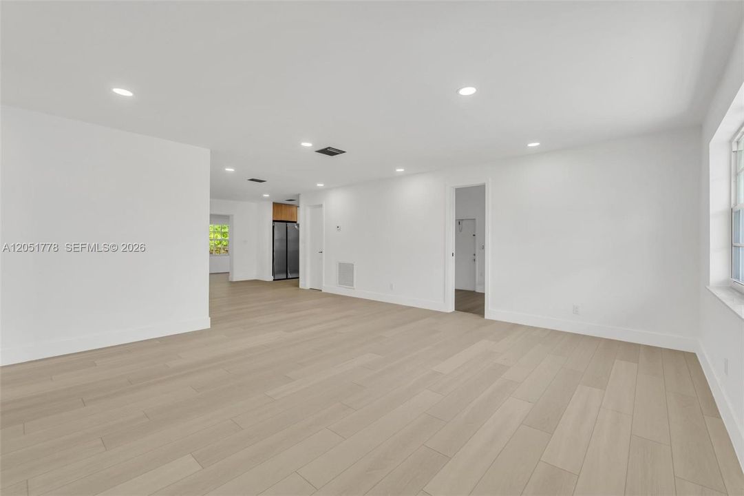 На продажу: $549,000 (3 спален, 3 ванн, 1752 Квадратных фут)