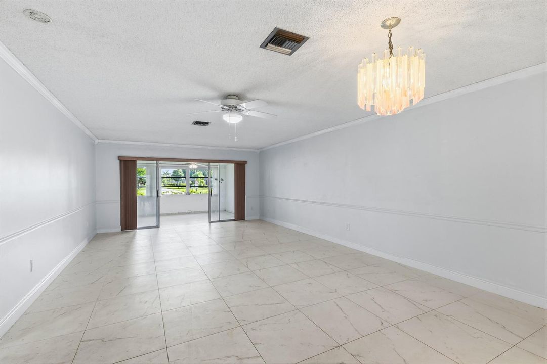 5725_Fernley_Dr_E_66_011