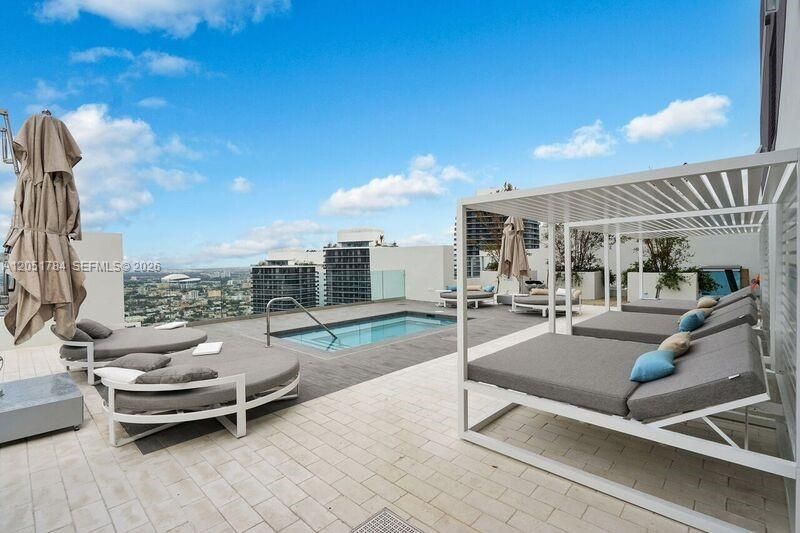 For Rent: $7,000 (2 beds, 3 baths, 1283 Square Feet)