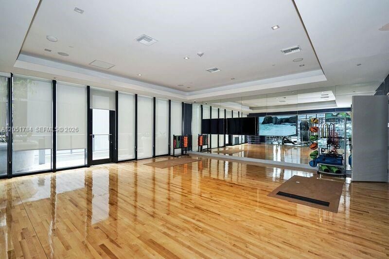 For Rent: $7,000 (2 beds, 3 baths, 1283 Square Feet)