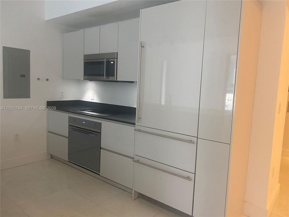 For Rent: $7,000 (2 beds, 3 baths, 1283 Square Feet)