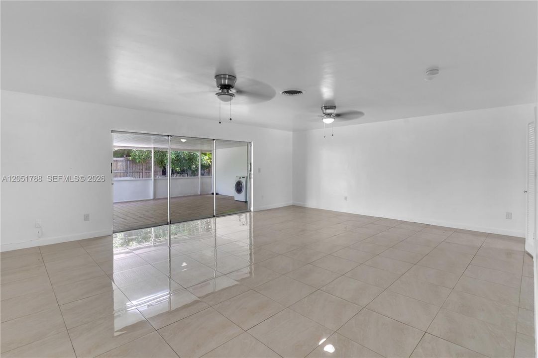 For Sale: $700,000 (5 beds, 3 baths, 2161 Square Feet)