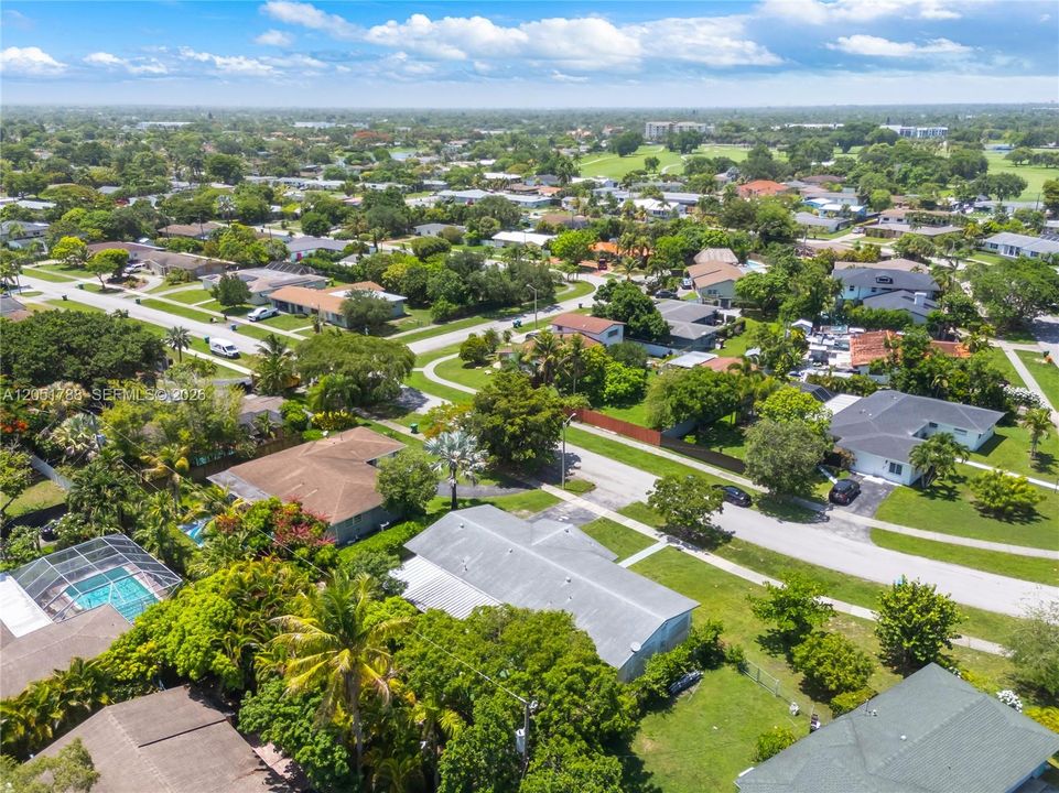 For Sale: $700,000 (5 beds, 3 baths, 2161 Square Feet)