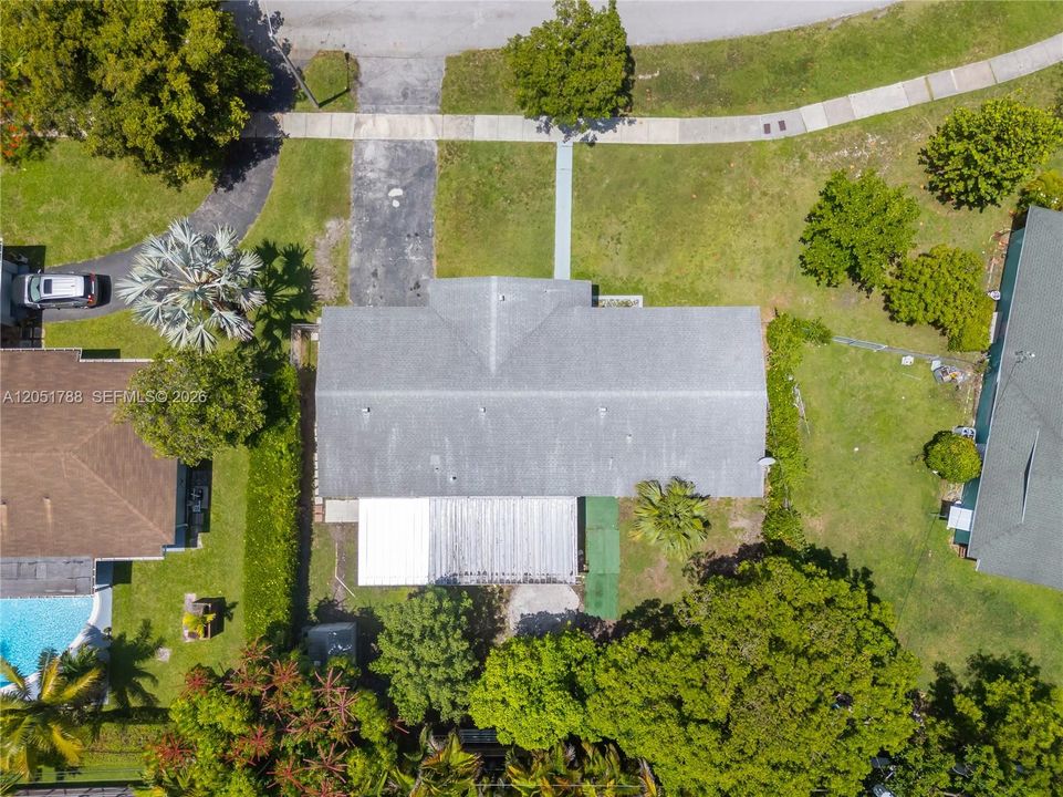 For Sale: $700,000 (5 beds, 3 baths, 2161 Square Feet)