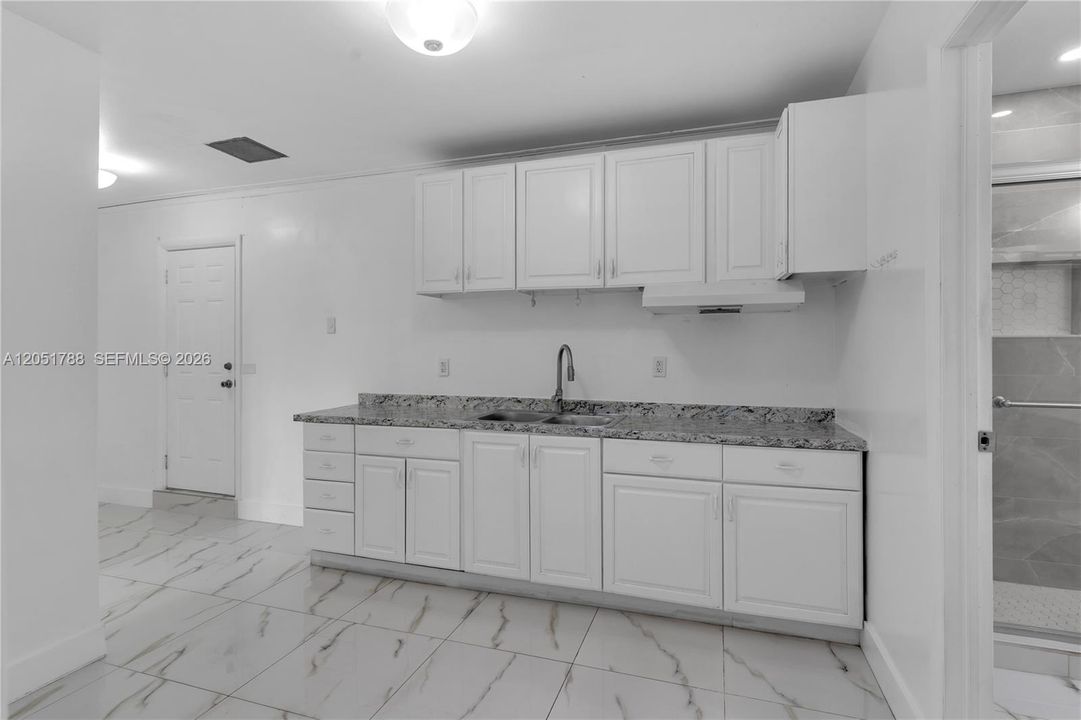 For Sale: $700,000 (5 beds, 3 baths, 2161 Square Feet)