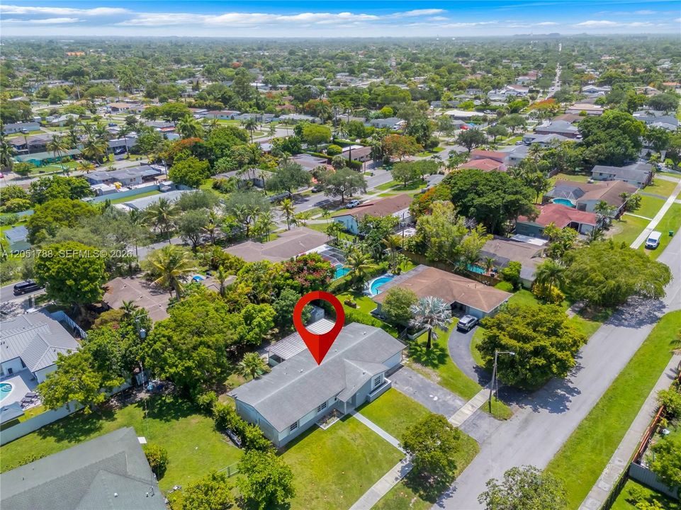 For Sale: $700,000 (5 beds, 3 baths, 2161 Square Feet)