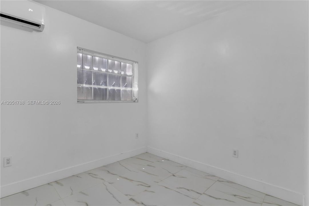 For Sale: $700,000 (5 beds, 3 baths, 2161 Square Feet)