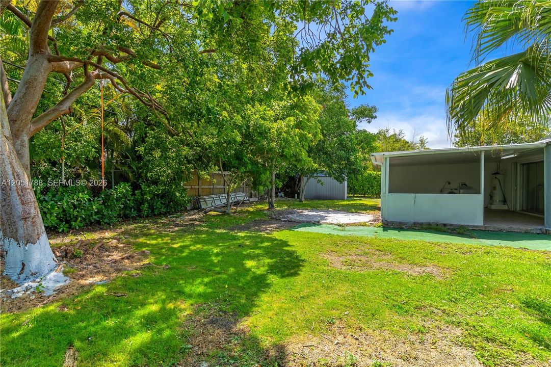 For Sale: $700,000 (5 beds, 3 baths, 2161 Square Feet)