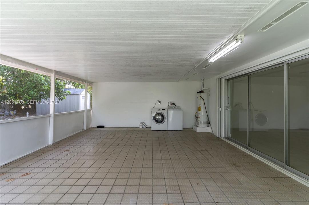 For Sale: $700,000 (5 beds, 3 baths, 2161 Square Feet)
