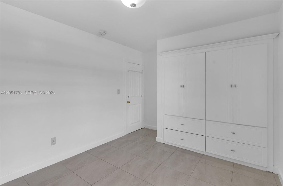 For Sale: $700,000 (5 beds, 3 baths, 2161 Square Feet)