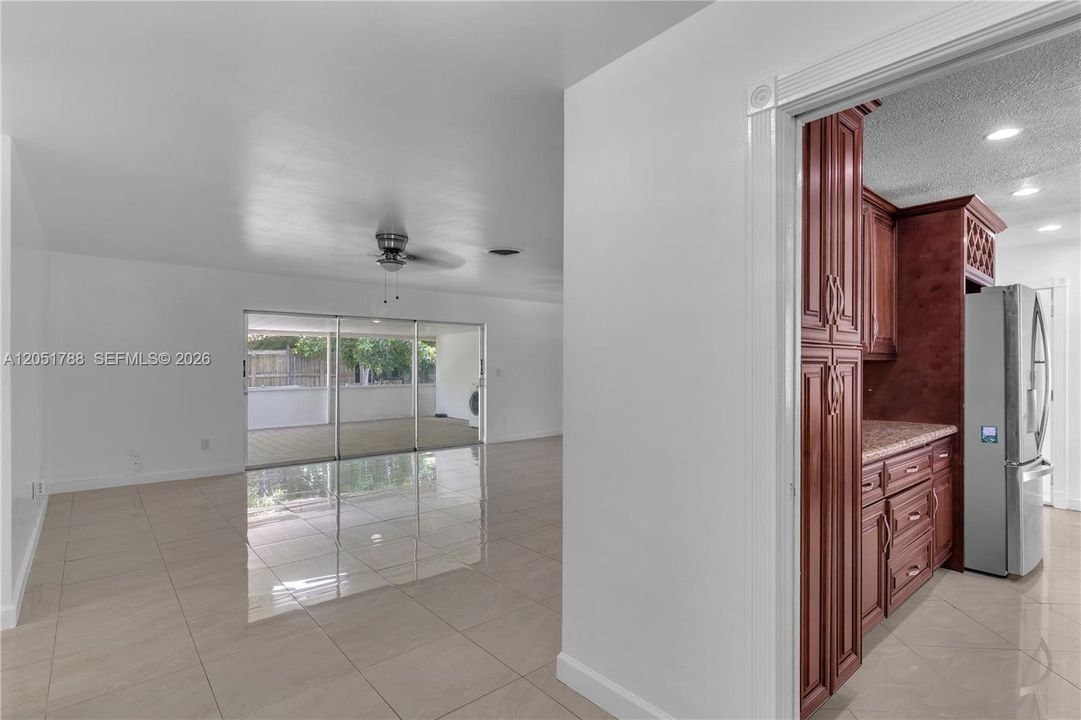 For Sale: $700,000 (5 beds, 3 baths, 2161 Square Feet)